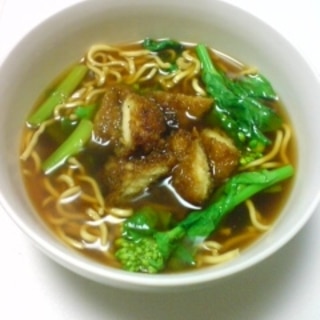 鶏カツと菜花入りの醤油ラーメン